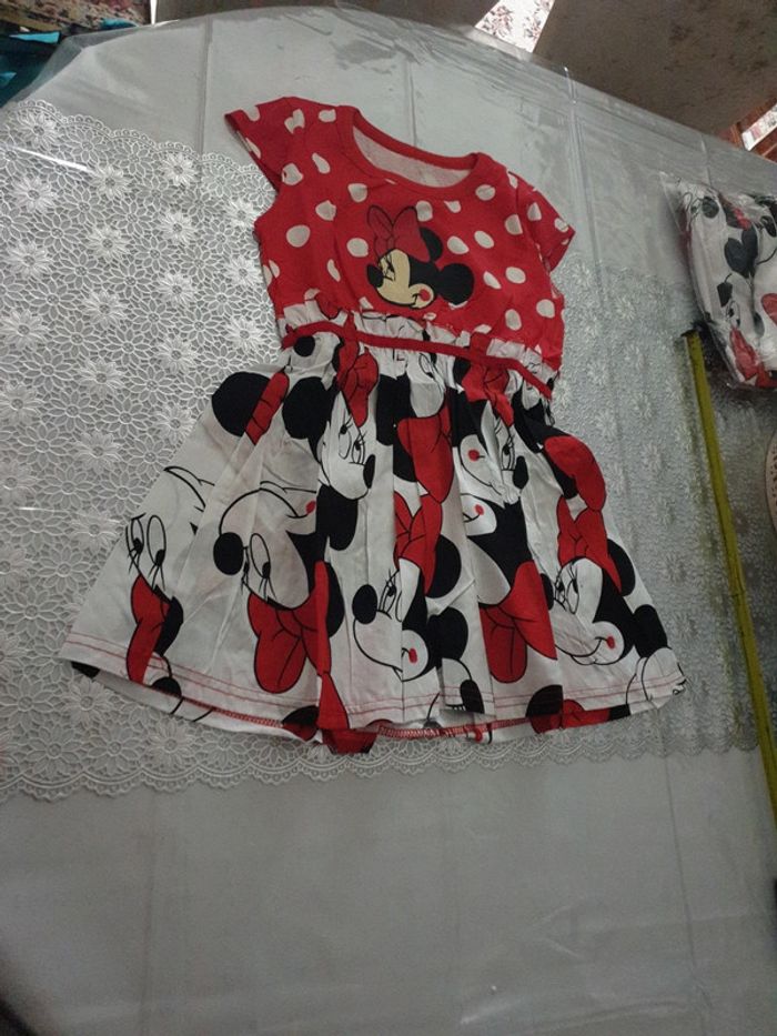 Robe neuve minnie 4 ans