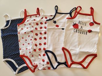 Lot de 5 bodies à bretelles 18 mois Orchestra