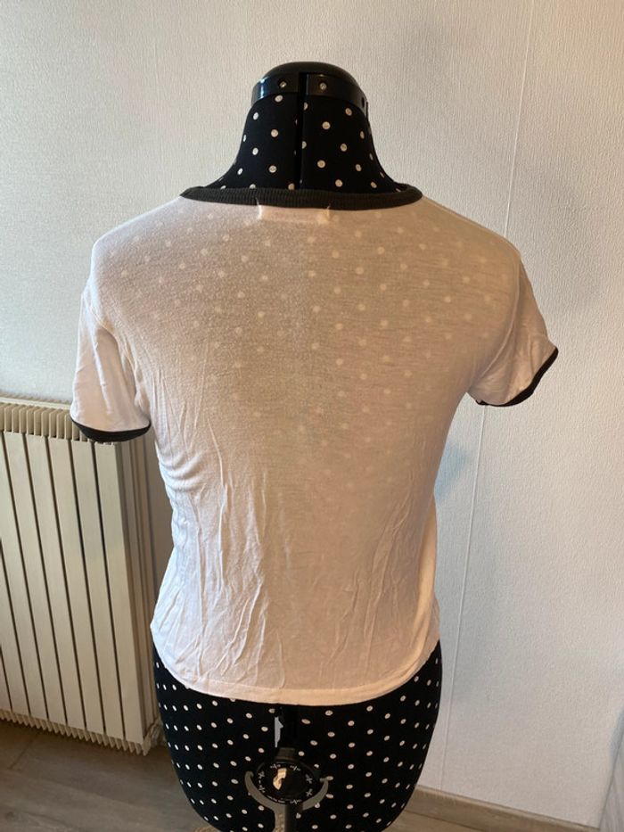 T-shirt blanc et noir avec broderie Pull and Bear taille S - photo numéro 2