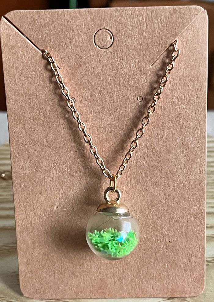 Collier boule vert