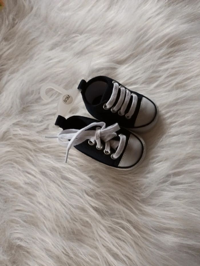 Chaussures neuves 0/3mois - photo numéro 2