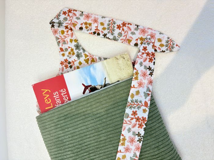 Pochette à livre velours côtelé Kaki fleurie - photo numéro 9