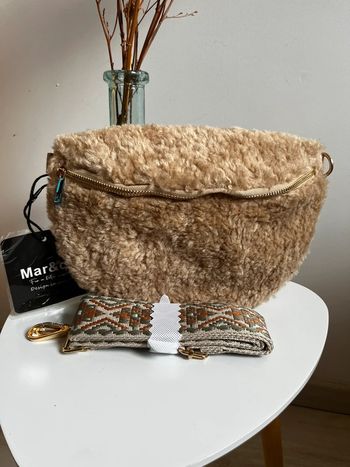 Sac banane en moumoute beige