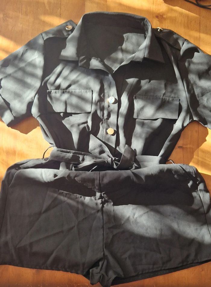 Joli combishort noir taille 38 - photo numéro 2