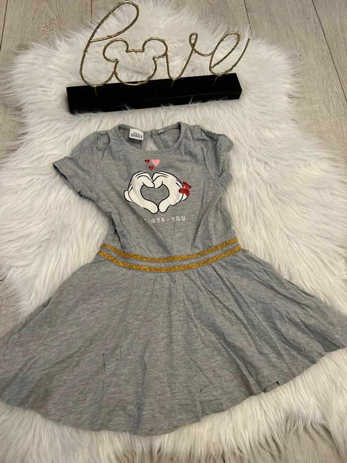 Très belle robe minnie 🥰 taille 4 ans disney