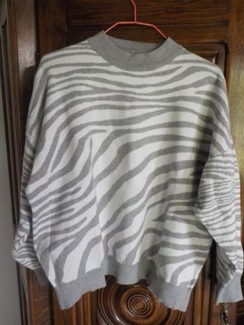 PULL ROSY DAYS ZEBRE GRIS BLANC COL ROND MANCHES LONGUES