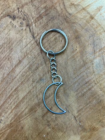Porte-clé lune minimaliste argenté