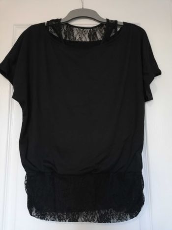 Tee-shirt noir neuf avec débardeur dentelle neuf M