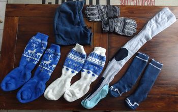 Lot neige enfant 6 pièces: gants ski, chaussettes ski, collants et cagoule