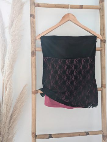 Haut bustier rose et noir effet dentelle