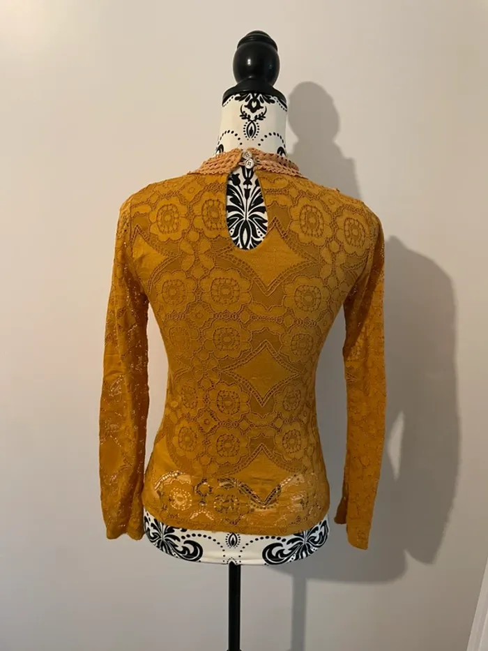 Blouse moutarde en dentelle et volant - Taille 36 - photo numéro 6