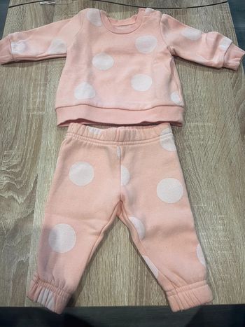 Ensemble jogging à petit pois abricot