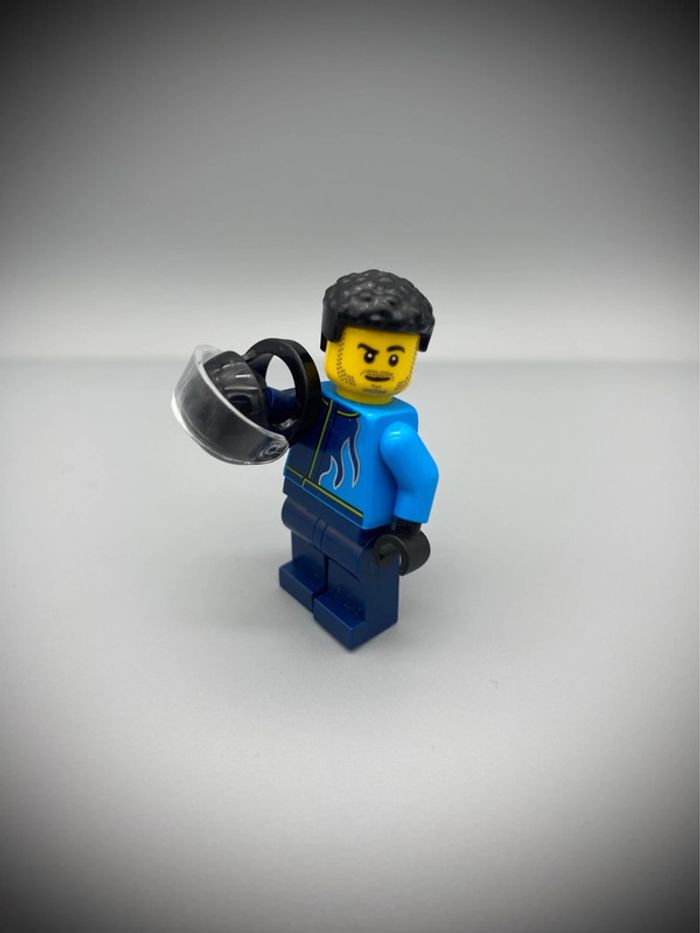 Minifigurine LEGO City cty1760 - Pilote de Monster Truck - Très bon état - photo numéro 2