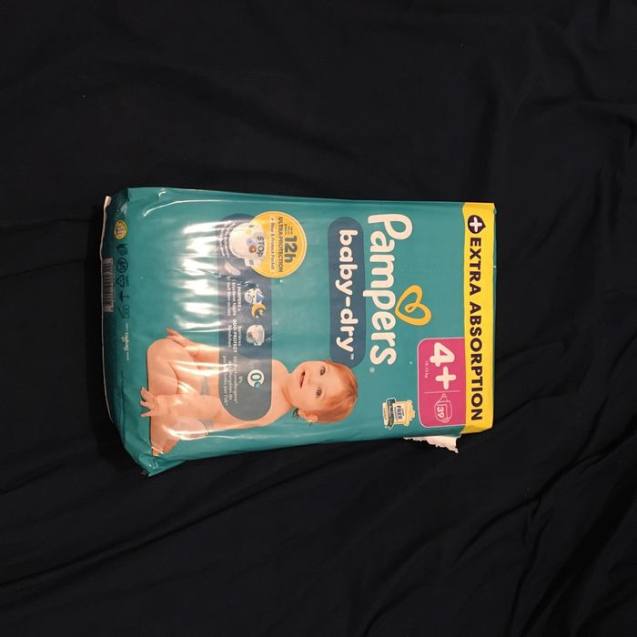 39 couches Pampers baby dry taille 4+