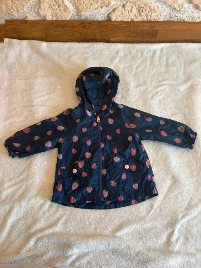 Jolie parka imperméable bébé fille 9-12 mois – motif fraises 🍓 - photo numéro 2