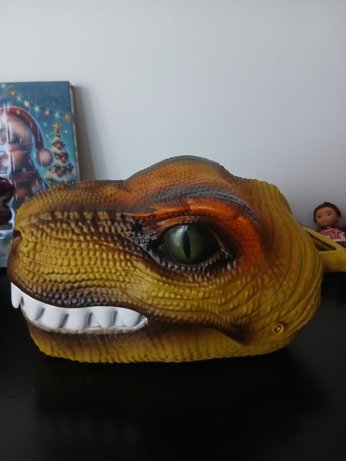 Grosse tête de dinosaure garnie de 24 figurines et accessoires neufs