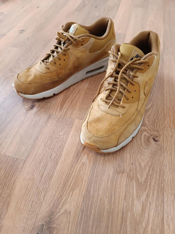 Nike Air max Homme couleur marron pointure 44