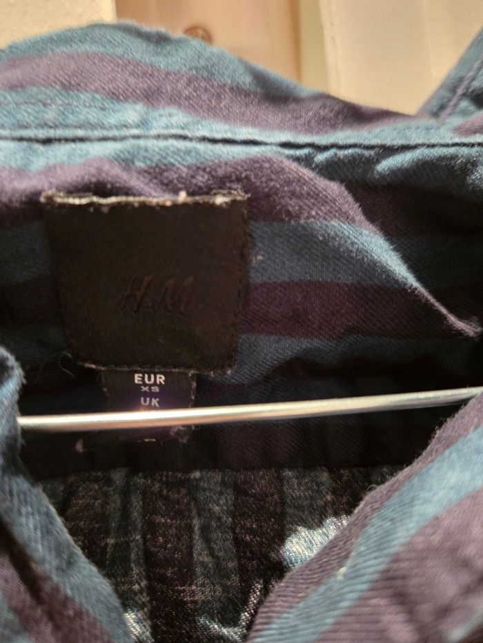 Chemise à rayures verticales bleu et noir, coupe - photo numéro 3