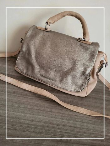 Sac à main gris et beige