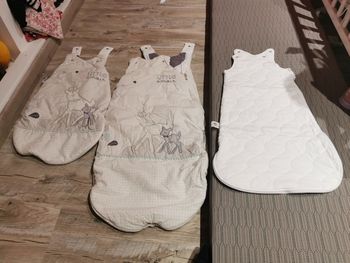 Lot de 3 gigoteuses
