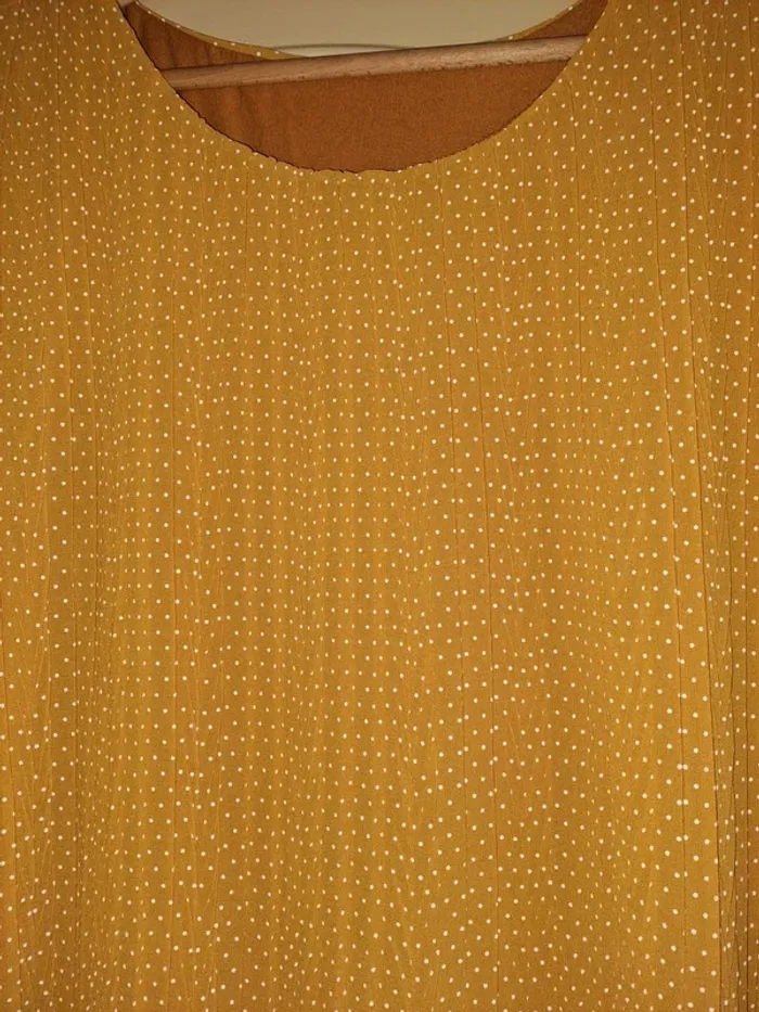 Blouse doublée femme jaune pois blanc tbe porté 1 fois étiquette coupée 50/52 - photo numéro 2