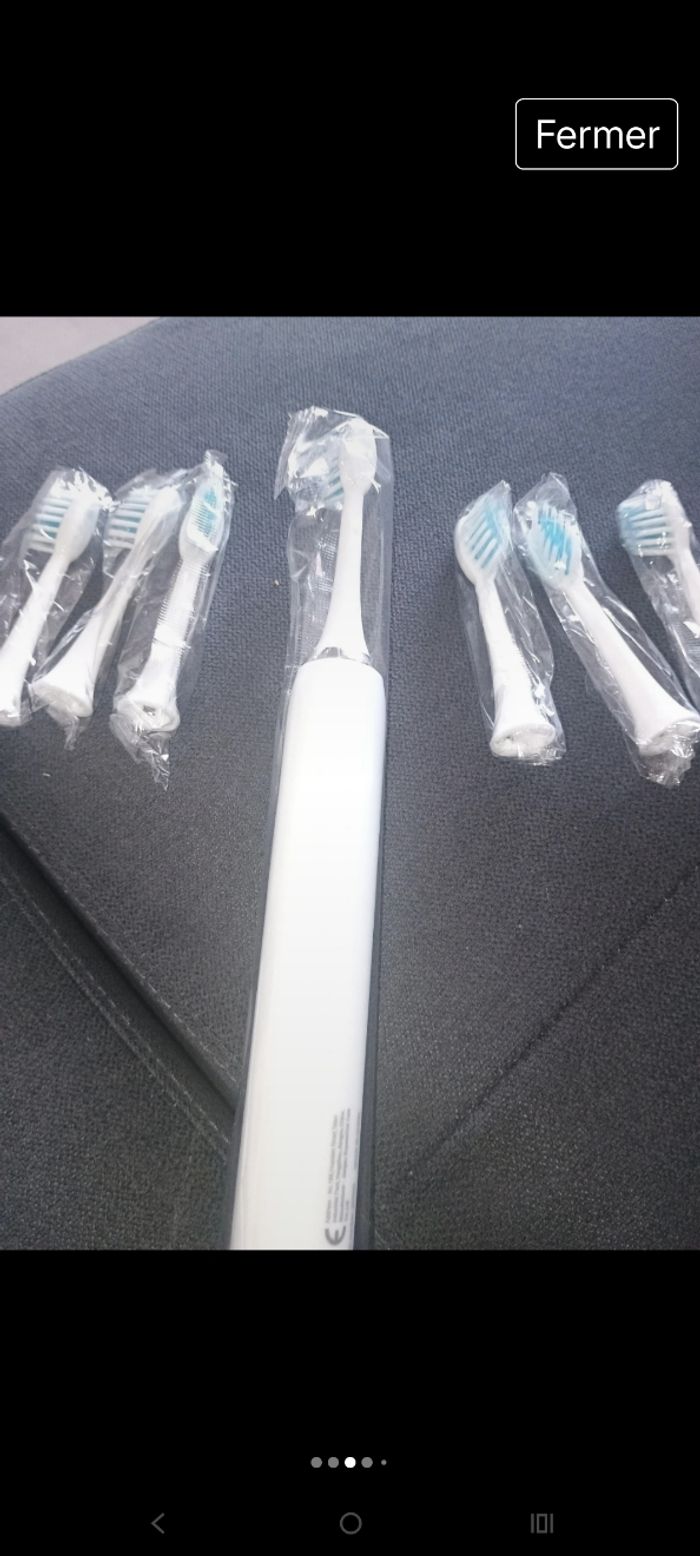 Brosse à dents électrique avec 7 têtes - photo numéro 4