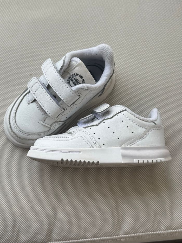 Basket Adidas Blanche en parfait état - photo numéro 5
