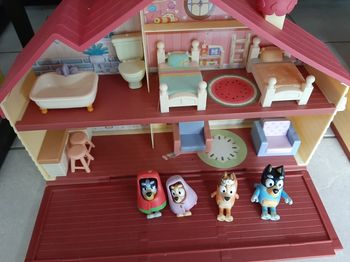 Maison Bluey + 4 figurines