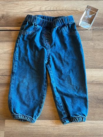 Je vend un pantalon fille 24 mois très  bon état