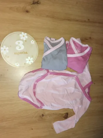Lots 3 bodies fille manche longue ouverture devant 3 mois
