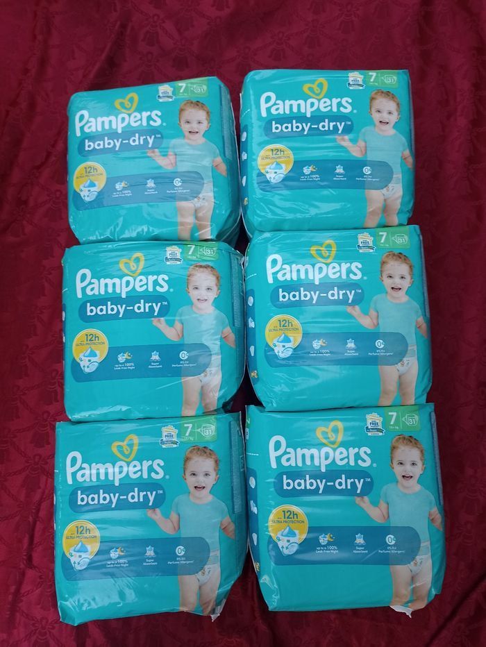 Six paquets de couches Pampers baby-dry T7 taille 7