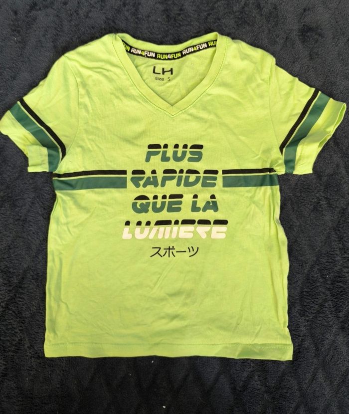 Tee-shirt col V
