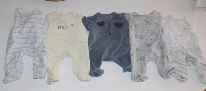 Lot de 5 pyjamas taille 0