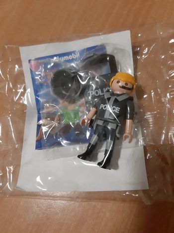 Policier playmobil