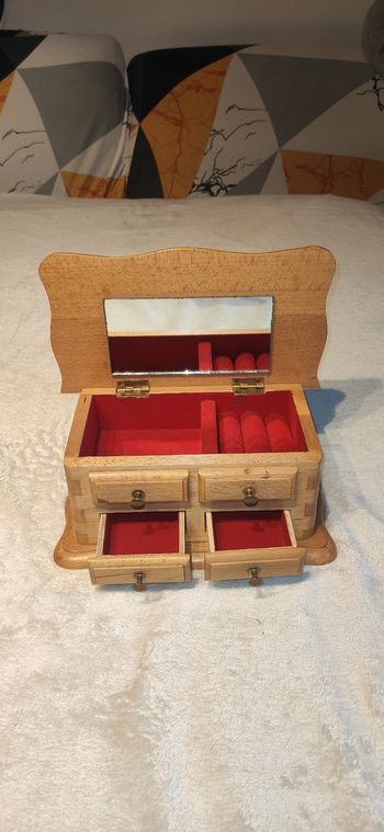 Boîte à bijoux vintage en bois massif