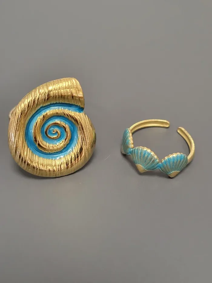 Lot de 2 bagues ajustables en acier inoxydable coloré avec escargot de mer et coquillage