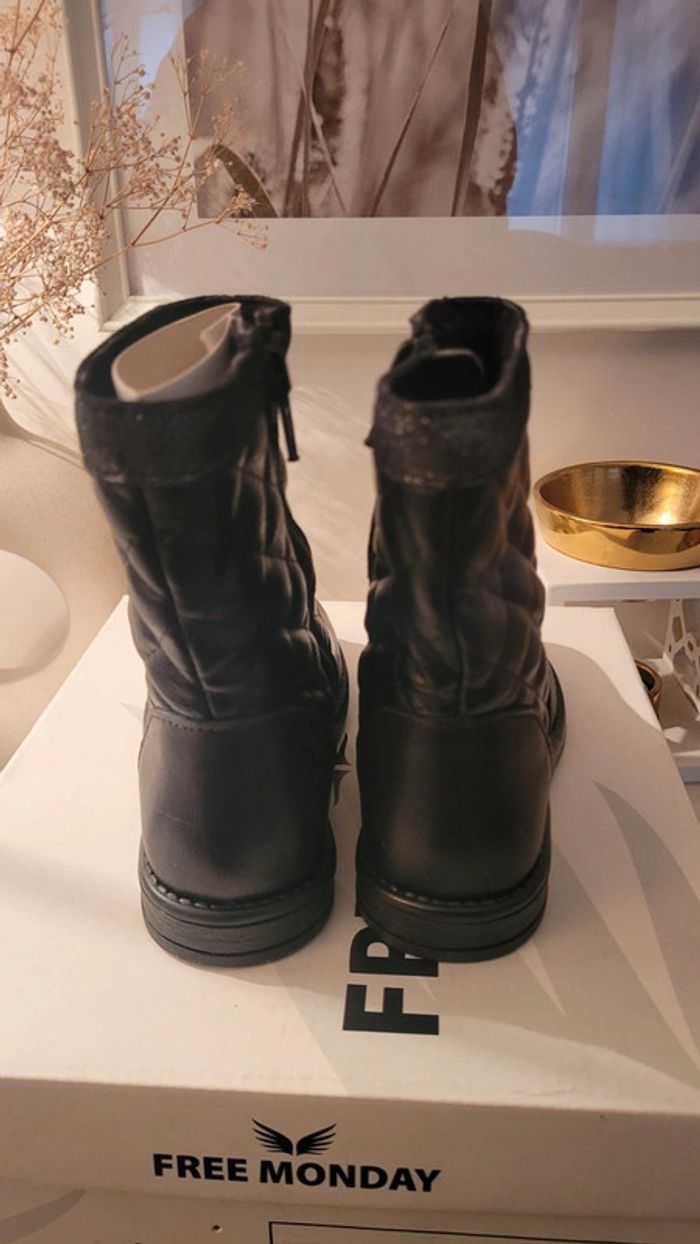 Bottes neuves cuir taille 27 - photo numéro 9