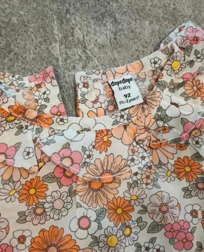 Blouse à manches courtes fleurie bébé fille 18/24 mois NEUVE - photo numéro 2