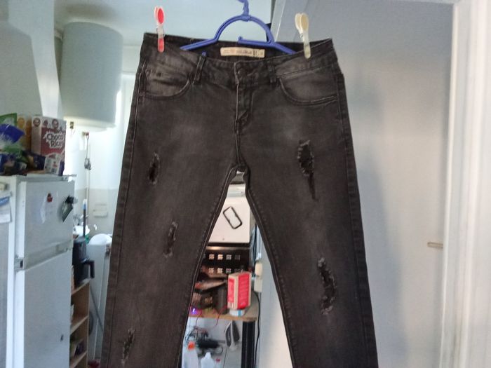 Jean Zara taille 38 très joli couleur noire - photo numéro 3