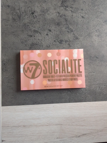 Palette maquillage W7 socialiste