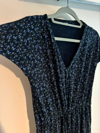 Robe longue noire à fleurs KIABI – Taille S