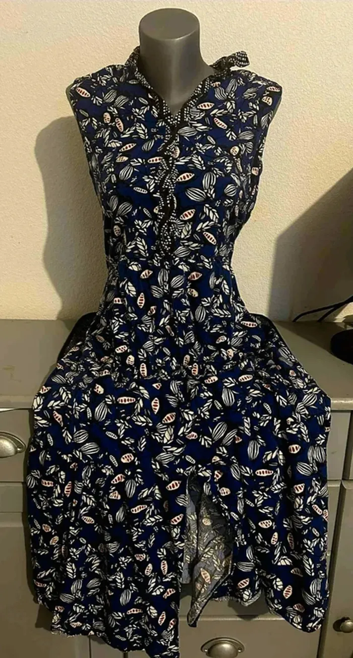 Robe bleu marine à motifs – chic et légère – 38