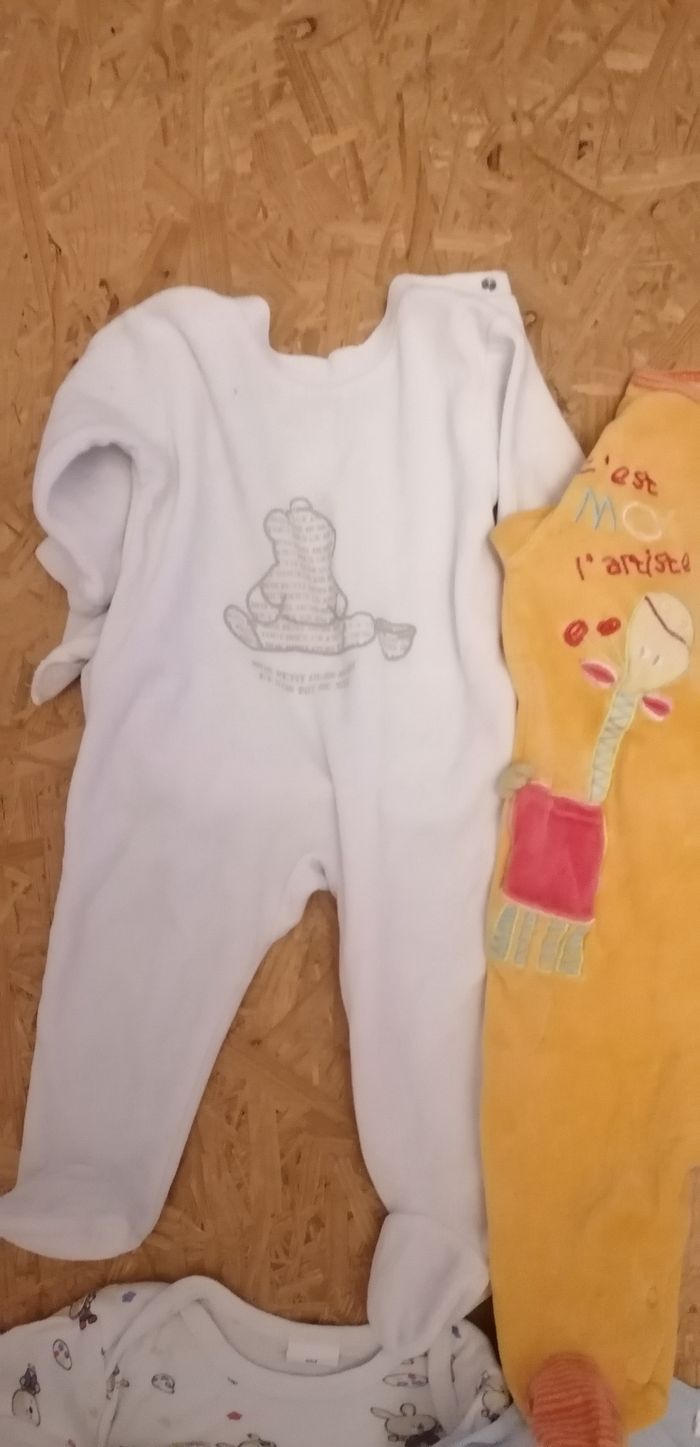 Lot bodies pygama 6mois - photo numéro 4
