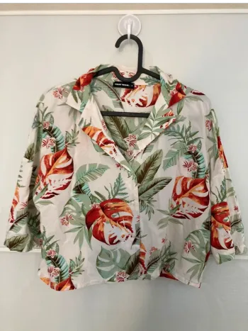 Chemise à feuille style tropical