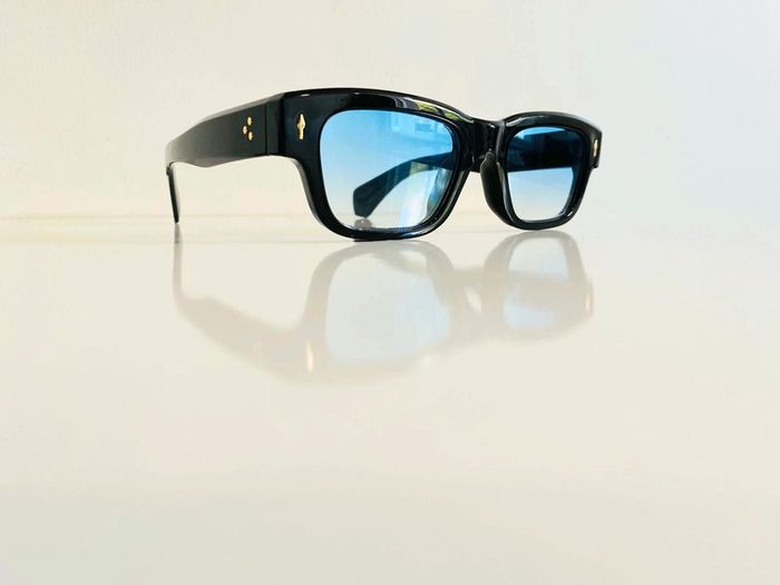 Lunette de soleil mixte noire verres bleus dégradés UV protection catégorie 1 - photo numéro 10