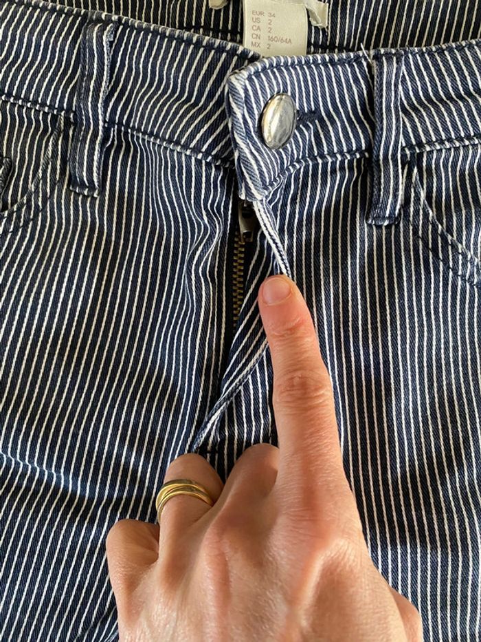 Short H&M marine et blanc à rayures style marinière taille 34 - photo numéro 5