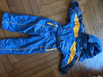 Vends combinaison ski de marque pack ouic 4 ans très bon état 