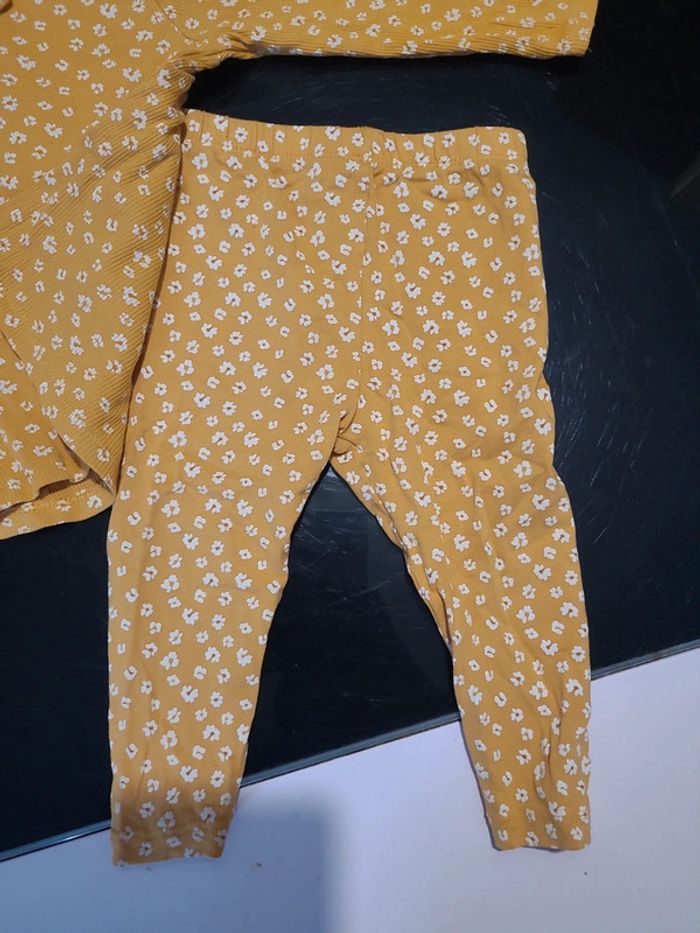 Ensemble jaune à fleurs - photo numéro 2