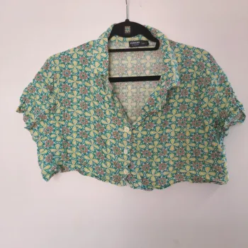 Crop top graphique et coloré