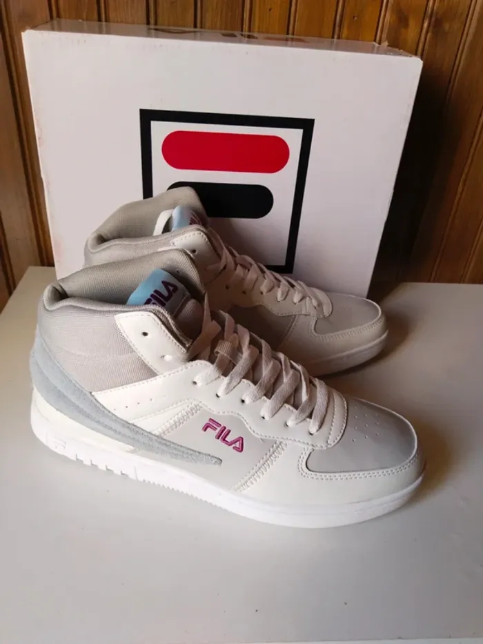 Paire de baskets montantes femme de marque Fila pointure 41 - photo numéro 5